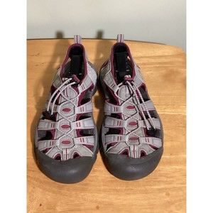 Women's Keen Newport H2 Neutral Gray/Beet Red Sandal Women's Size 8.5
